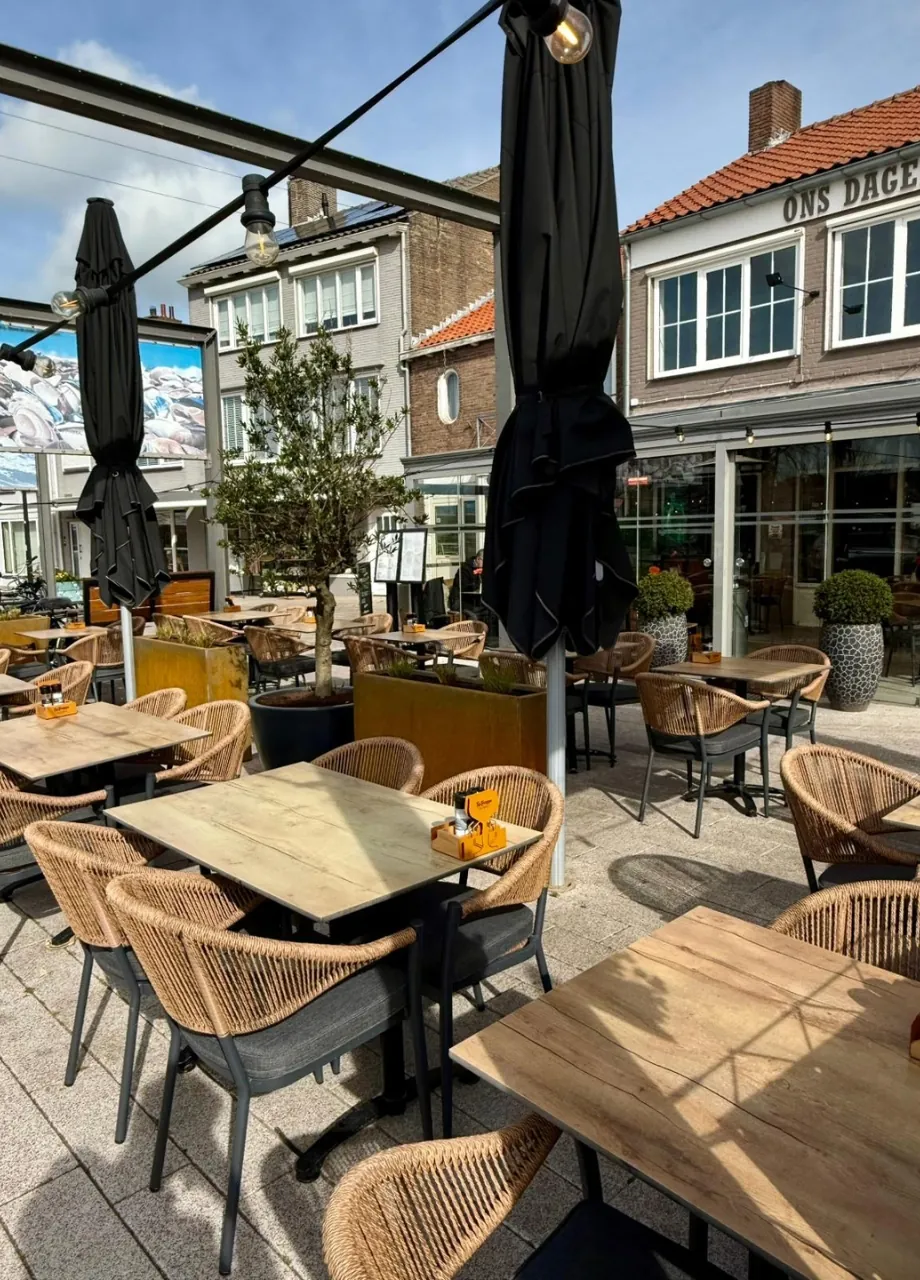 Het zonnige terras van Ons Dagelijkse Kost